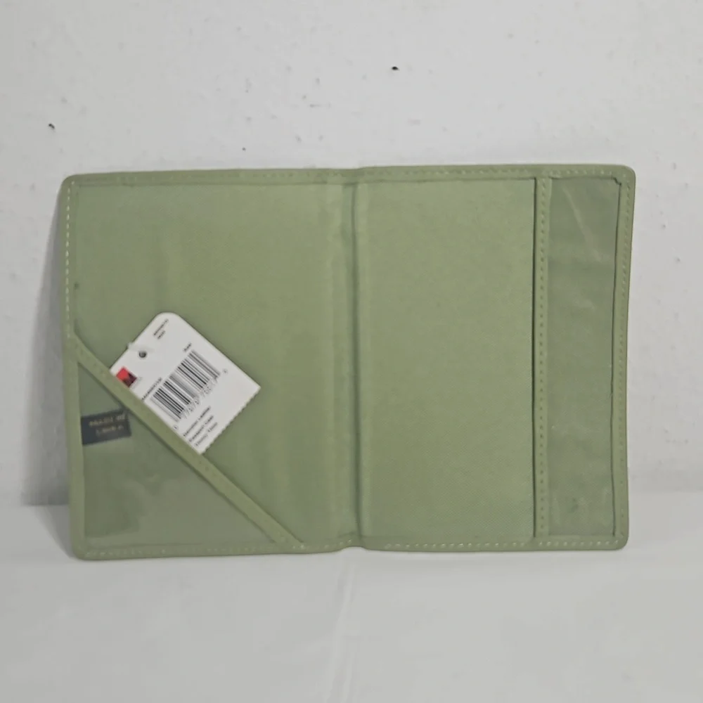 NWT mundi olive green genuine leather United States of America passport Cover